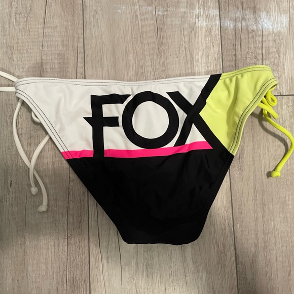 Rare NWOT Fox Bikini bottoms size XL but more like a medium, they run small - Picture 2 of 2